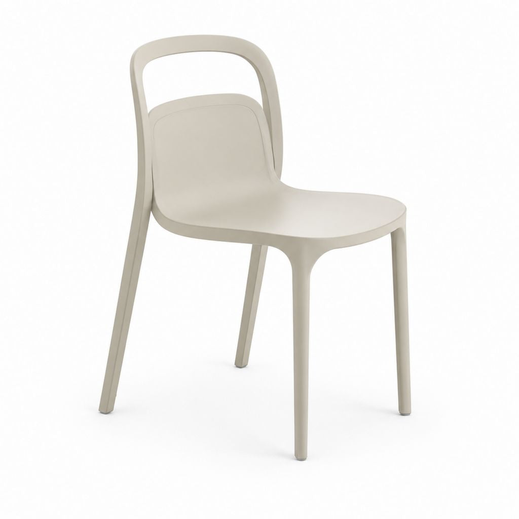 Chaise de salle à manger beige en polypropylène avec dossier ajouré 49 x 52 x 80 cm